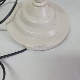 Lámpara de mesa estilo modernista