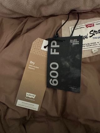 Abrigo Levi's Performance 600 F Plumífero Beige