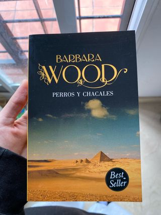 Libro: Perros Y Chacales