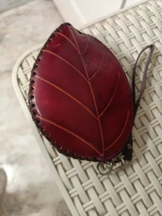 Monedero original cuero hoja y oruga