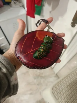 Monedero original cuero hoja y oruga