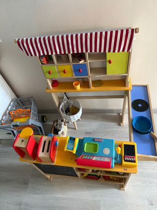 supermercado de madera para niños con muchas cosas