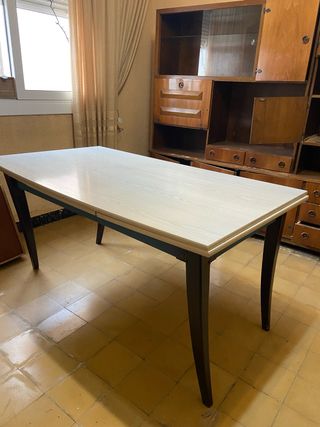 Taula de menjador 6-8 persones.