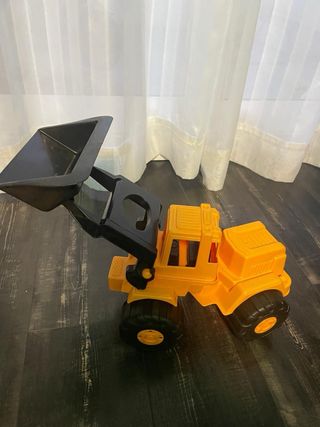 Excavadora de juguete amarilla