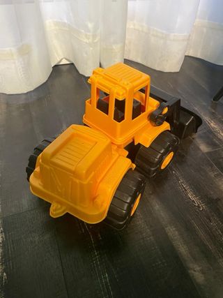 Excavadora de juguete amarilla