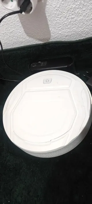 Robot aspirador blanco poco uso