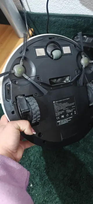 Robot aspirador blanco poco uso