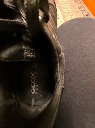 Scarpe nere con suola bianca