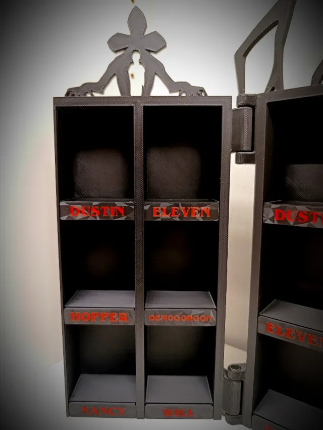 EXPOSITOR FUNKOS KINDER JOY DE STRANGER THINGS