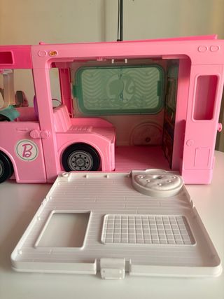 Camper dei Sogni Barbie con piscina