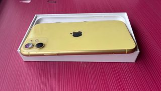 iPhone 11 Amarillo