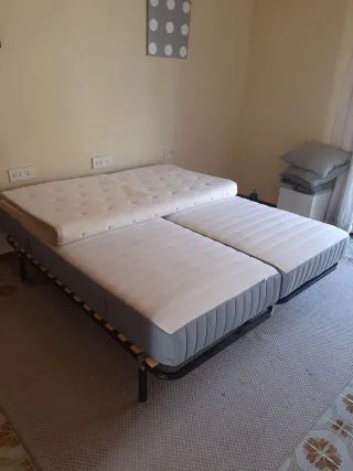 Cama King Size Ikea Gris y Blanca