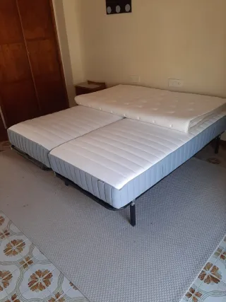 Cama King Size Ikea Gris y Blanca