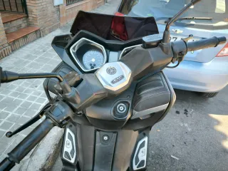 Yamaha XMAX 400 Gris Oscuro regalo escape original
