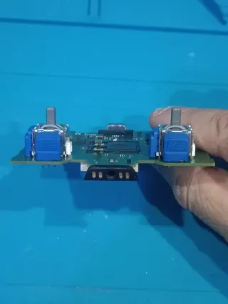 Mando PS5 con joysticks TMR magnéticos