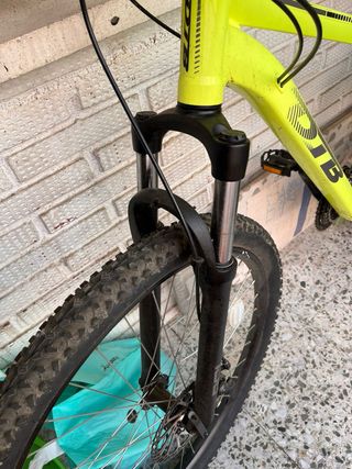 Bicicleta MTB amarilla poco uso