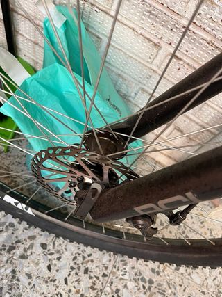 Bicicleta MTB amarilla poco uso