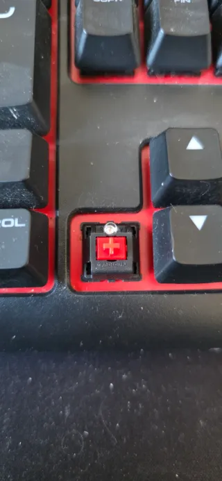 Teclado Mecánico Corsair K63 retroiluminado (rojo)