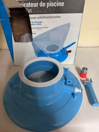 Aspiratore piscina blu e bianco