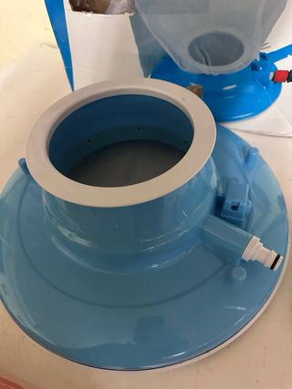 Aspiratore piscina blu e bianco