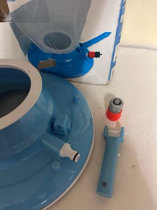 Aspiratore piscina blu e bianco
