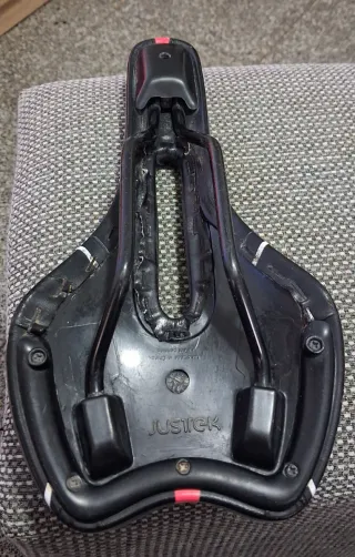 Sillín de bicicleta negro