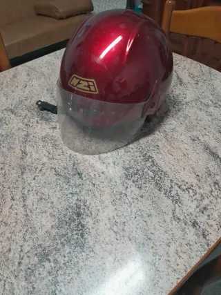 Casco de moto Nzi rojo