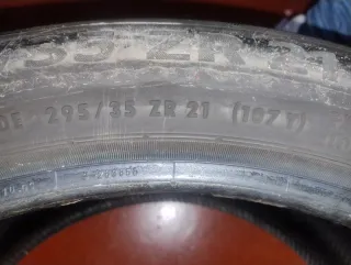 Neumático Continental 295/35 ZR 21