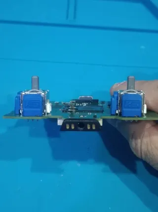 Mando PS5 con joysticks TMR magnéticos