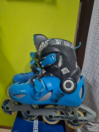 Patines en línea azules para niños
