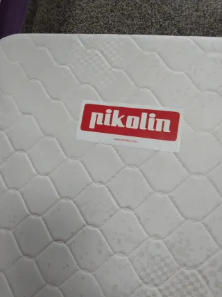 Base tapizada con patas de madera natural cama 90