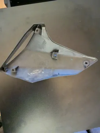 Tapa lateral Yamaha MT-09