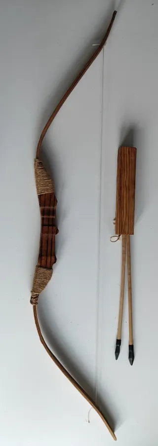 Lote armas juguete madera: espada, arco, pistola