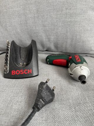 Atornillador Bosch IXO con cargador
