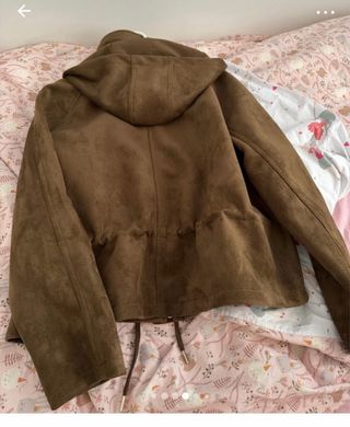 Cazadora Zara S capucha cordón marrón