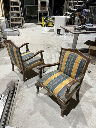 Dos Sillas Antiguas Tapizadas
