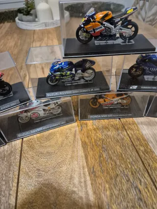 Colección motos GP en vitrinas