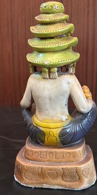 Figura de porcelana sentada