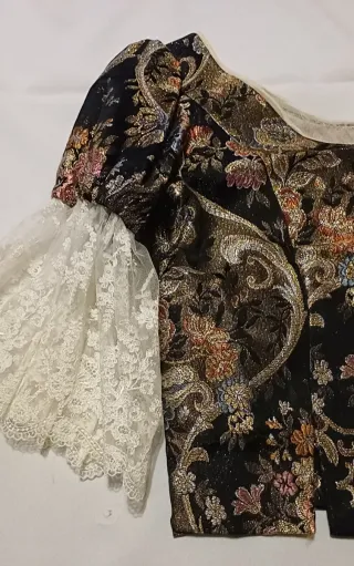 Traje Fallera Negro Talla 40/42 con 2 corpiños