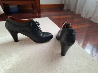 Zapatos negros tacón cordones