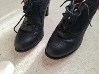 Zapatos negros tacón cordones