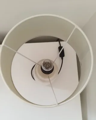 Lámpara de mesa pequeña de cerámica