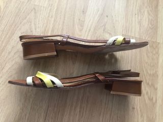 Sandalias de piel con blanco, marrón y amarillo