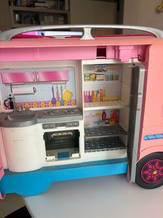 Camper Barbie con piscina