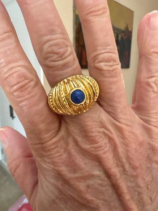 Anillo de acero espectacular azul y dorado