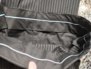 Traje de hombre negro con rayas