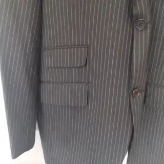 Traje de hombre negro con rayas