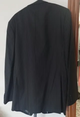 Traje de hombre negro con rayas