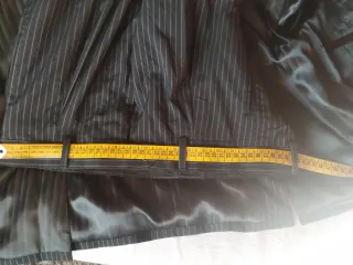 Traje de hombre negro con rayas