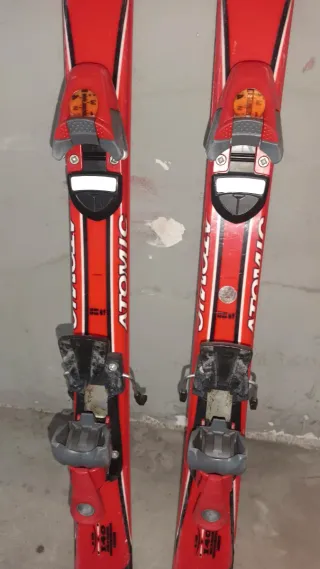 Botas de esquí Nordica Rojas  Esquís atomic